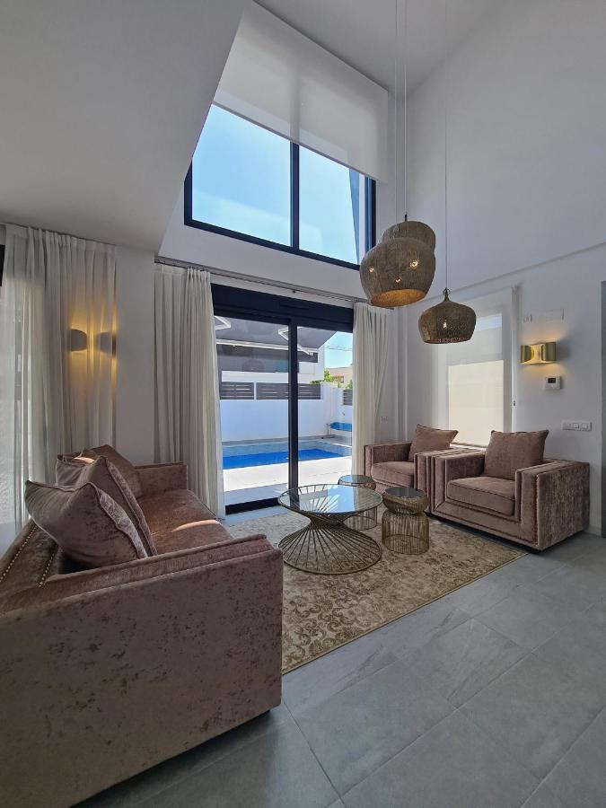 Luxury Villa By Nras กราน อาลากันต์ ภายนอก รูปภาพ
